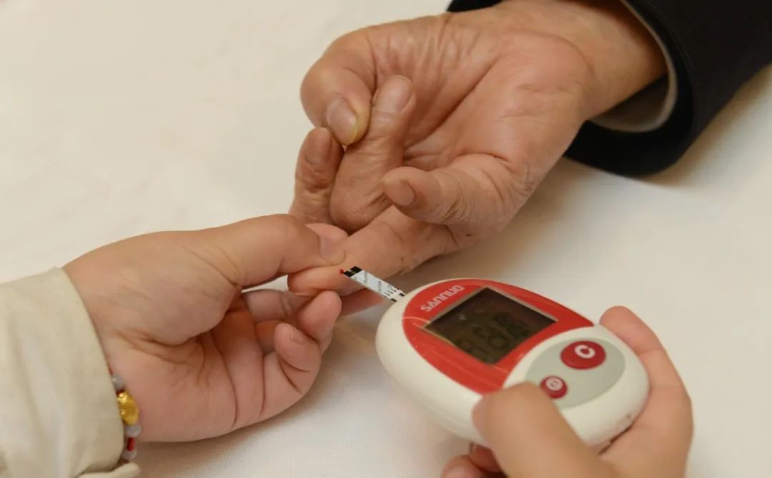 血糖高了「看腳」就知道！如果雙腳「出現5變化」恐患糖尿病