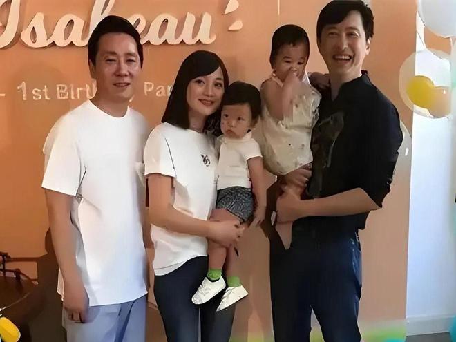 默默結婚9年了！哈林驚喜曬「50歲主播妻合照」　神凍齡網看傻：「一點都不像2個孩子的媽❤️」