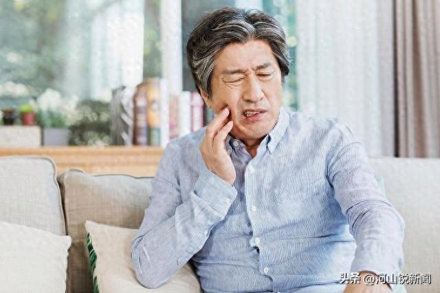 牙齒是「腦梗的放大鏡」！ 醫生警告「牙齒有2異常」儘速就醫：別以為只是老化