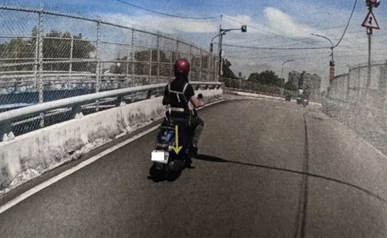 寶爸騎車載1歲半幼童遭開罰 網友熱議：法規與現實的兩難