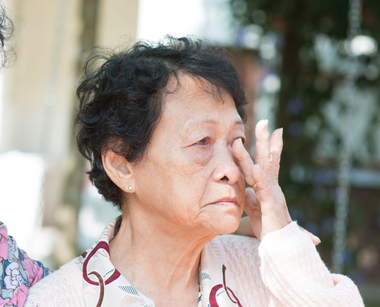 被到送養老院！86歲嬤「因女兒一句話」狂打自己巴掌　崩潰喊叫「誰都嫌棄我」真相卻讓人搖頭