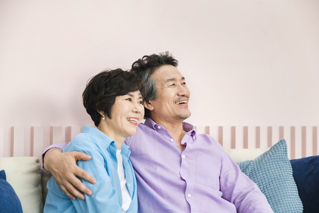 嫌老公賺太少！一次大吵後「我氣喊分房睡」　17年過去「兒子一通電話」真相令我懊悔不已