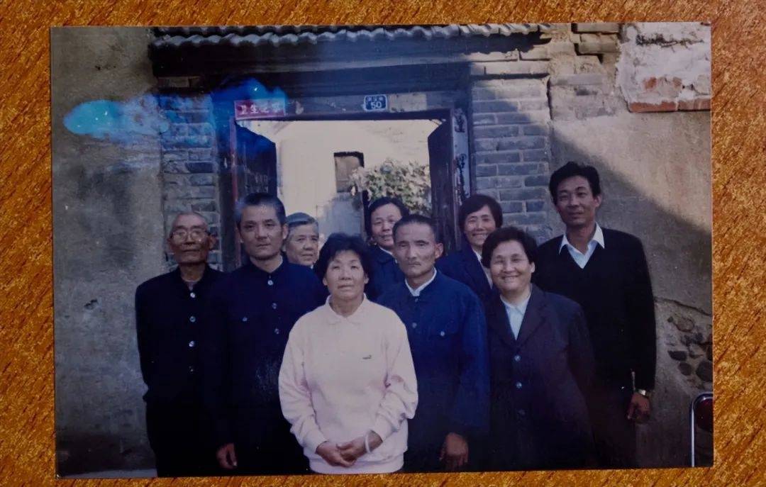 自稱是中國人！昔日台灣偶像劇男神「回山東老家尋親」　PO自拍照「收麥子生啃大蔥」樂喊：回到小時候