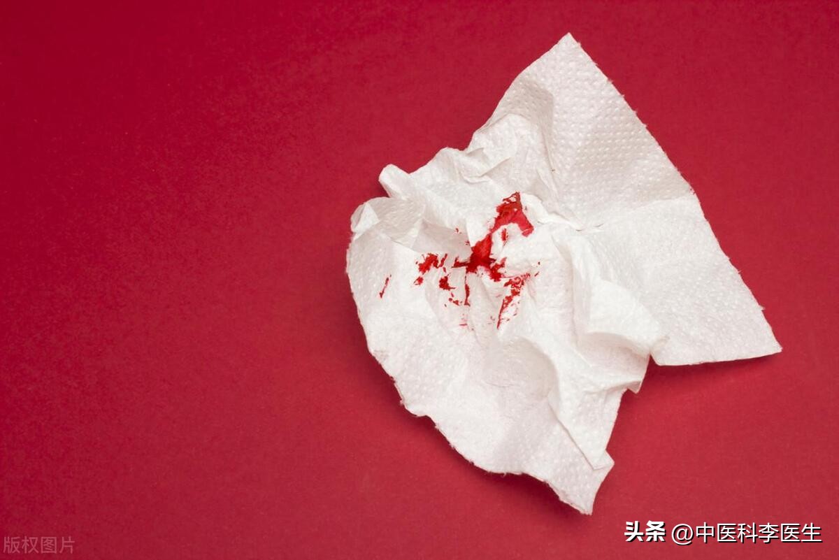 一定要警惕！夏天「常見5症狀」以為是火氣大　實際上竟是「癌症前兆」