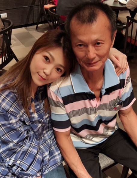 台語歌后慟別摯愛！告別式上認「早隱瞞病情」　道歉哭喊：原諒我簽放棄急救