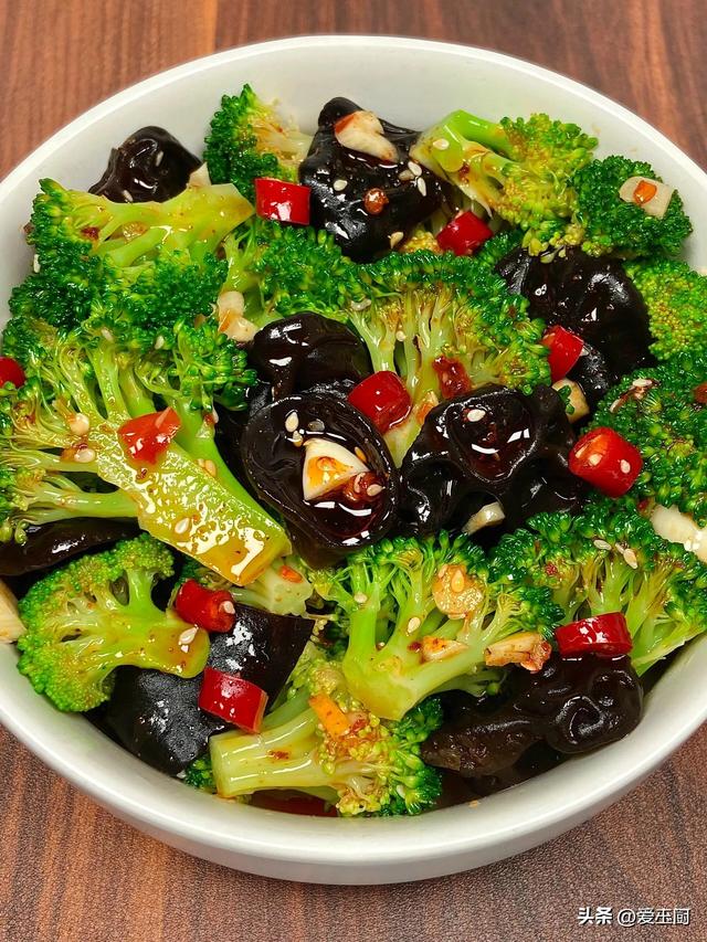 不想一年身體賭！夏天越熱，「這4種排毒菜」越要多吃　 