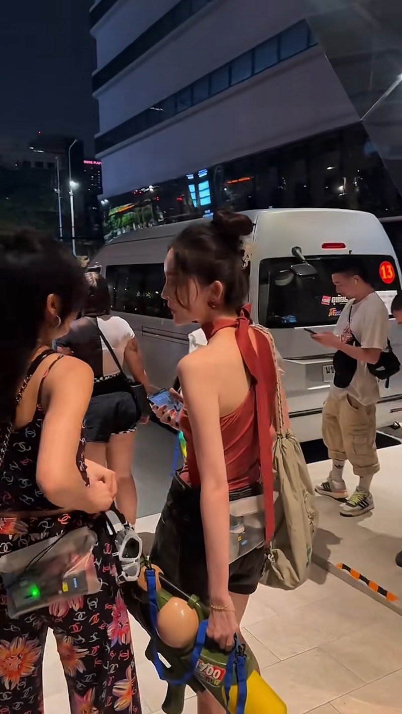 被封人間維納斯！超美頂級女星「打扮清涼被巧遇」　一看「暴瘦成皮包骨」消瘦狀態引擔憂