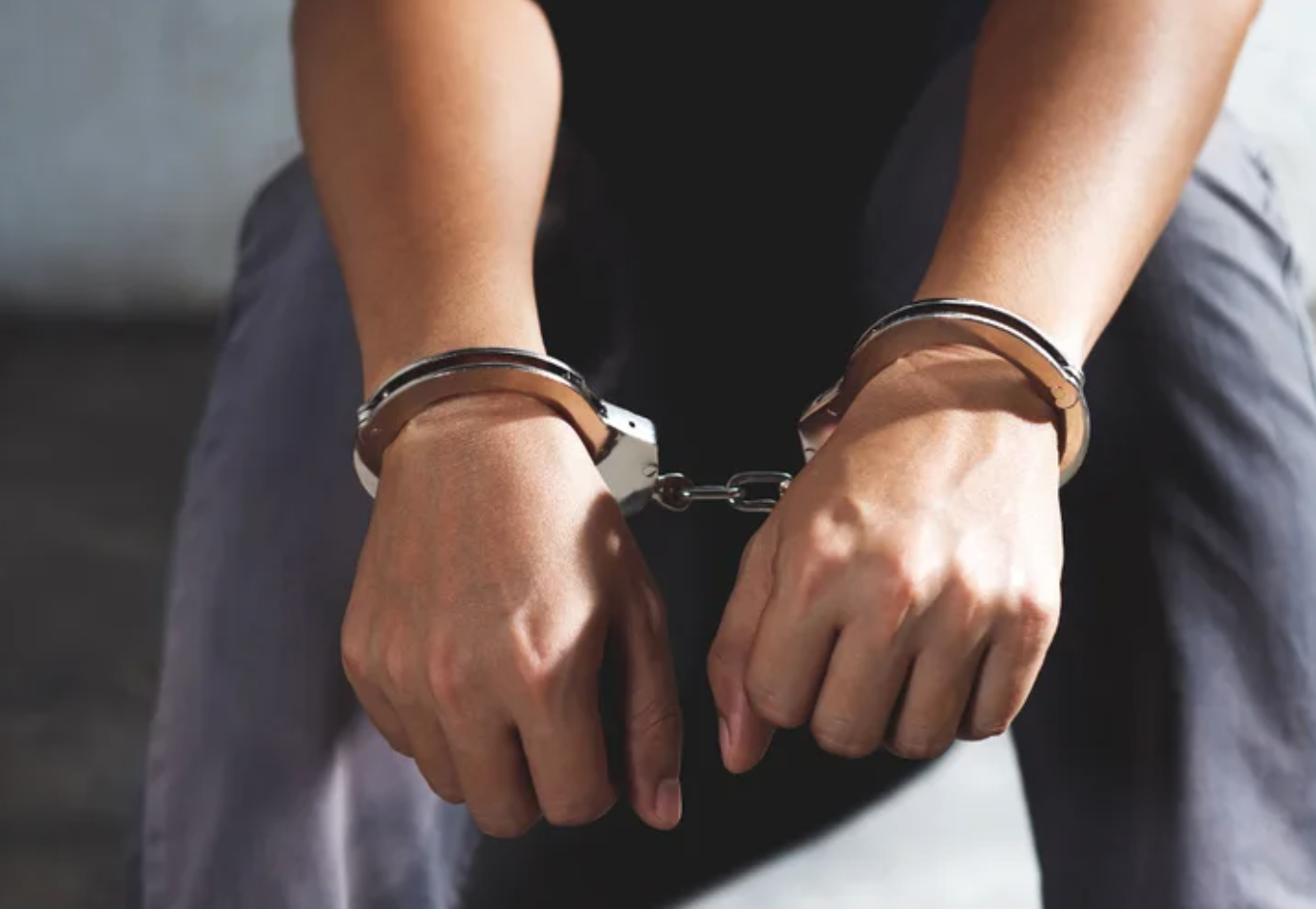 放學後失聯2周！新北高二少女「遭42歲大叔帶走」　警直衝摩鐵「破門驚見一幕」