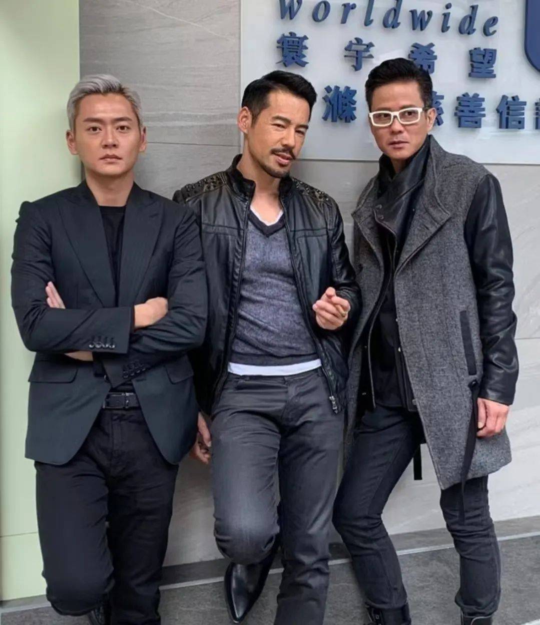 曾是金牌綠葉！51歲資深男星「街上擺攤求生」被全程目擊　遭嘲諷墮落「1句話霸氣回應」網一面倒讚翻