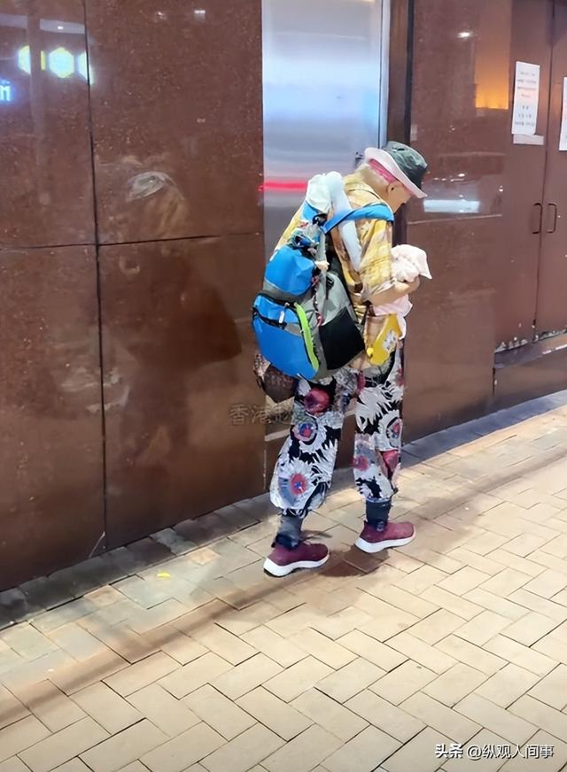 以為是失智老人！「她穿舊衣、背家當」一瘸一拐流浪　沒想到「一轉正臉」周潤發被罵翻
