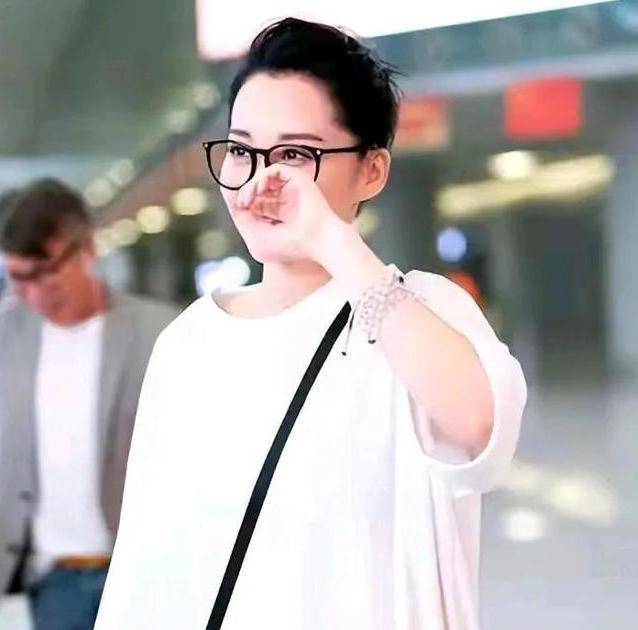 臉僵眼怪認不出！56歲女星被嘲「整到崩壞」這處填充太多　臉部「這部位」成唯一參照物
