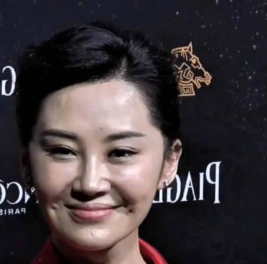 臉僵眼怪認不出！56歲女星被嘲「整到崩壞」這處填充太多　臉部「這部位」成唯一參照物