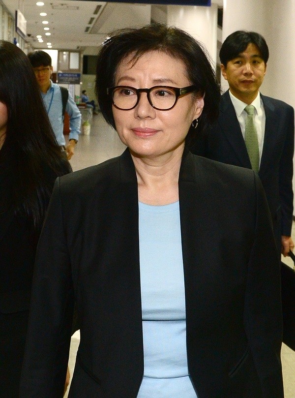 曾是大咖女星！她當紅之際「突宣布退出演藝圈」　時隔30年遭傳喚「竟是財閥地下情人」