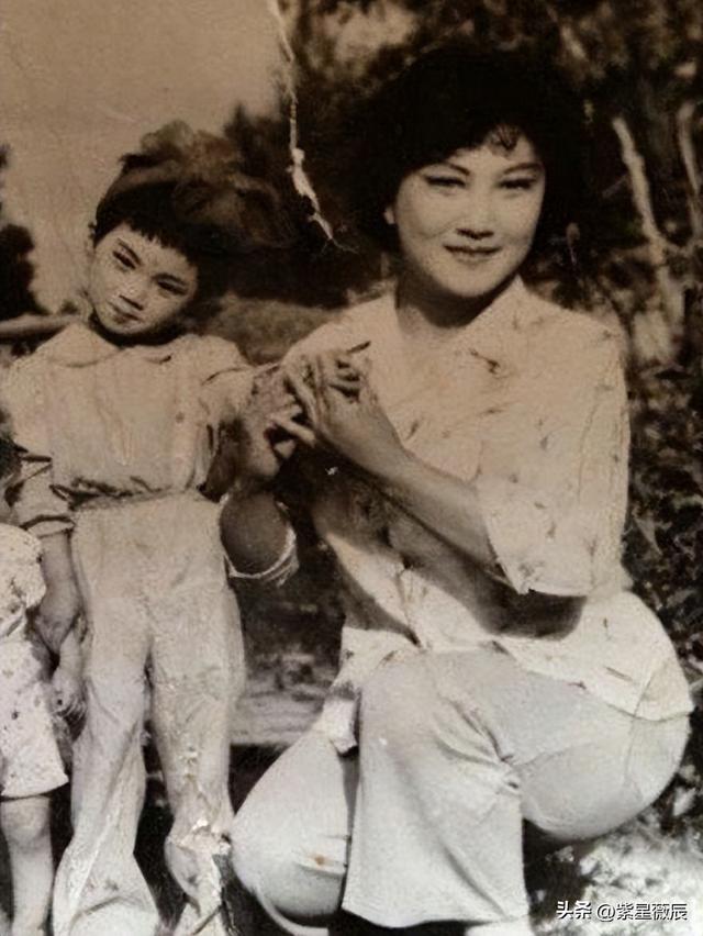 小三、元配共侍一夫！戲劇界大咖「80歲又迎第三春」　「新歡曝光」網罵翻：她死得不值得