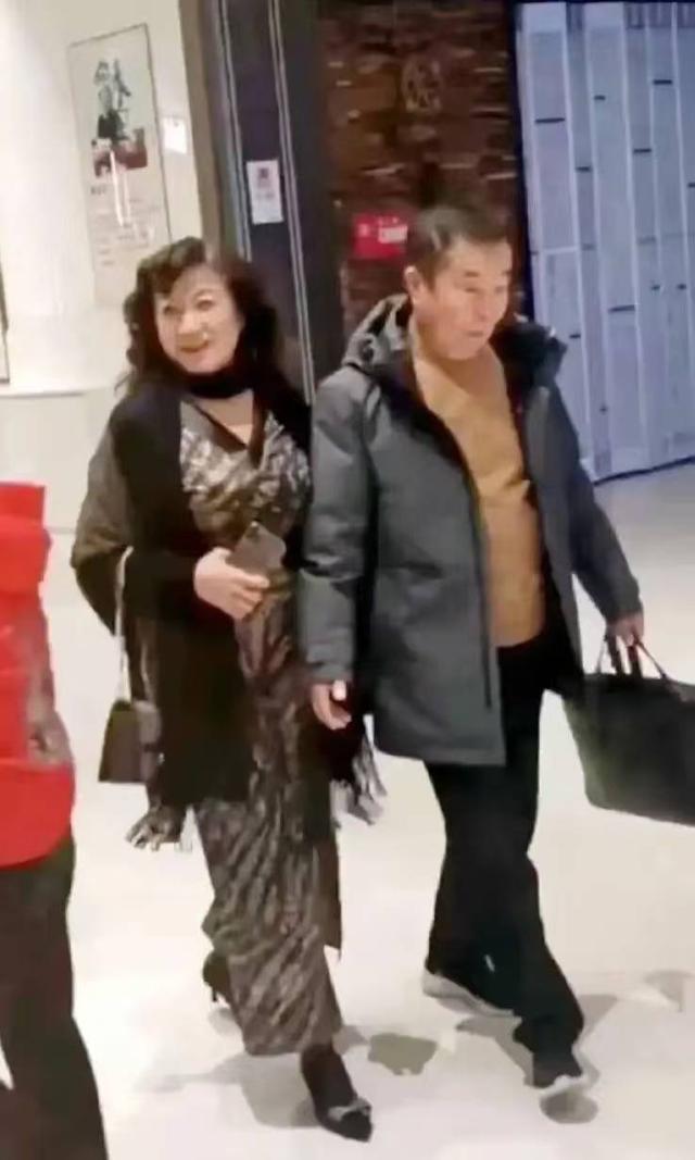 小三、元配共侍一夫！戲劇界大咖「80歲又迎第三春」　「新歡曝光」網罵翻：她死得不值得