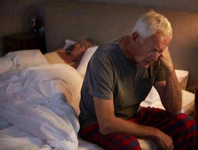 以為是老化！57歲阿伯「半個月超過9次」竟確診癌症　老伴崩潰哭喊：勸多次都不聽