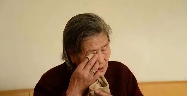 以為是老化！57歲阿伯「半個月超過9次」竟確診癌症　老伴崩潰哭喊：勸多次都不聽