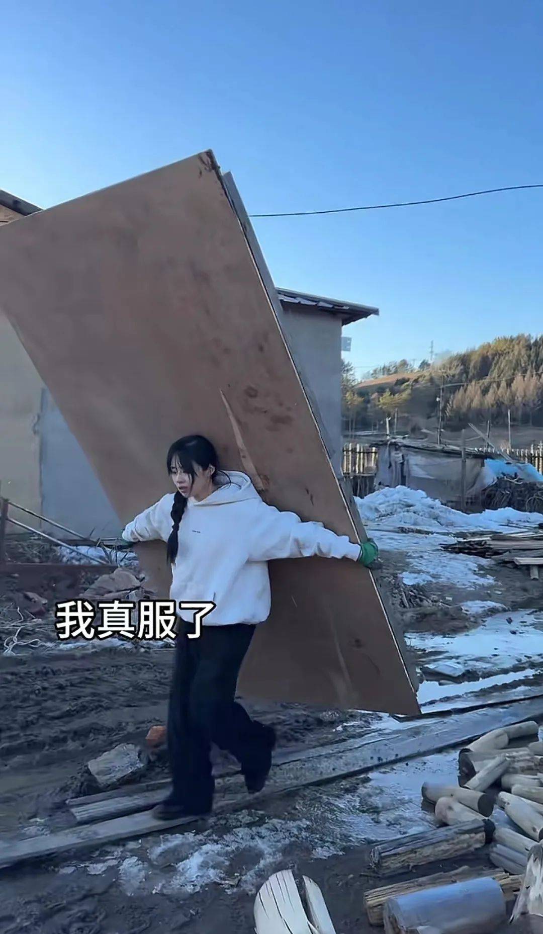 27歲空姐裸辭「決心回家養豬」！從不被看好到「賺破100萬」只花2個月