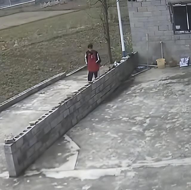 17歲高中生輕生亡！監視器「錄下生前最後身影」 　媽媽一看撕心裂肺：「為什麼要這樣離開...」