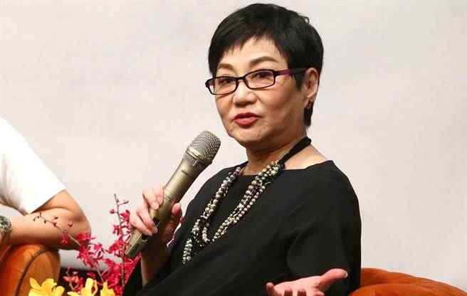 屈中恆老婆開趴！歡慶50歲「收大禮嗨翻」曬大合照　驚見「退休7年綜藝大咖」：這處變了