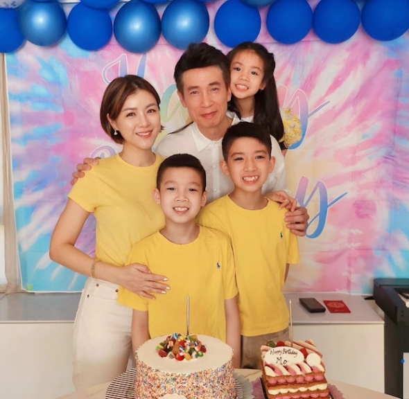 結婚12周年！大咖視帝「甜放閃小10歲老婆」　她羞曝保鮮秘訣：「每天都要1次?」