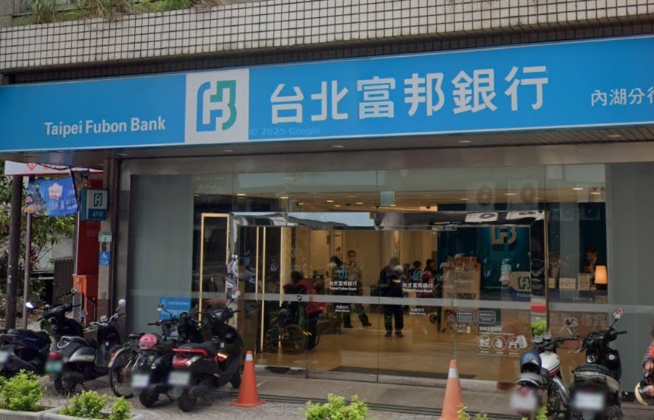 一整排熄燈！台灣2大銀行龍頭「宣布關閉17間分行」　北中南全中標