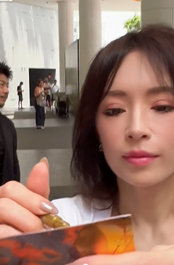 曾紅遍全亞洲！46歲歌壇天后「面部僵硬被指醫美過度」　洋娃娃臉蛋「如今老態顯現」網全認不出