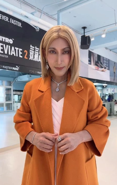 放下跳舞名師身段！61歲潘若迪扮女裝「狂撈17場尾牙」　紅出台灣「天后本尊也認證」邀請合作