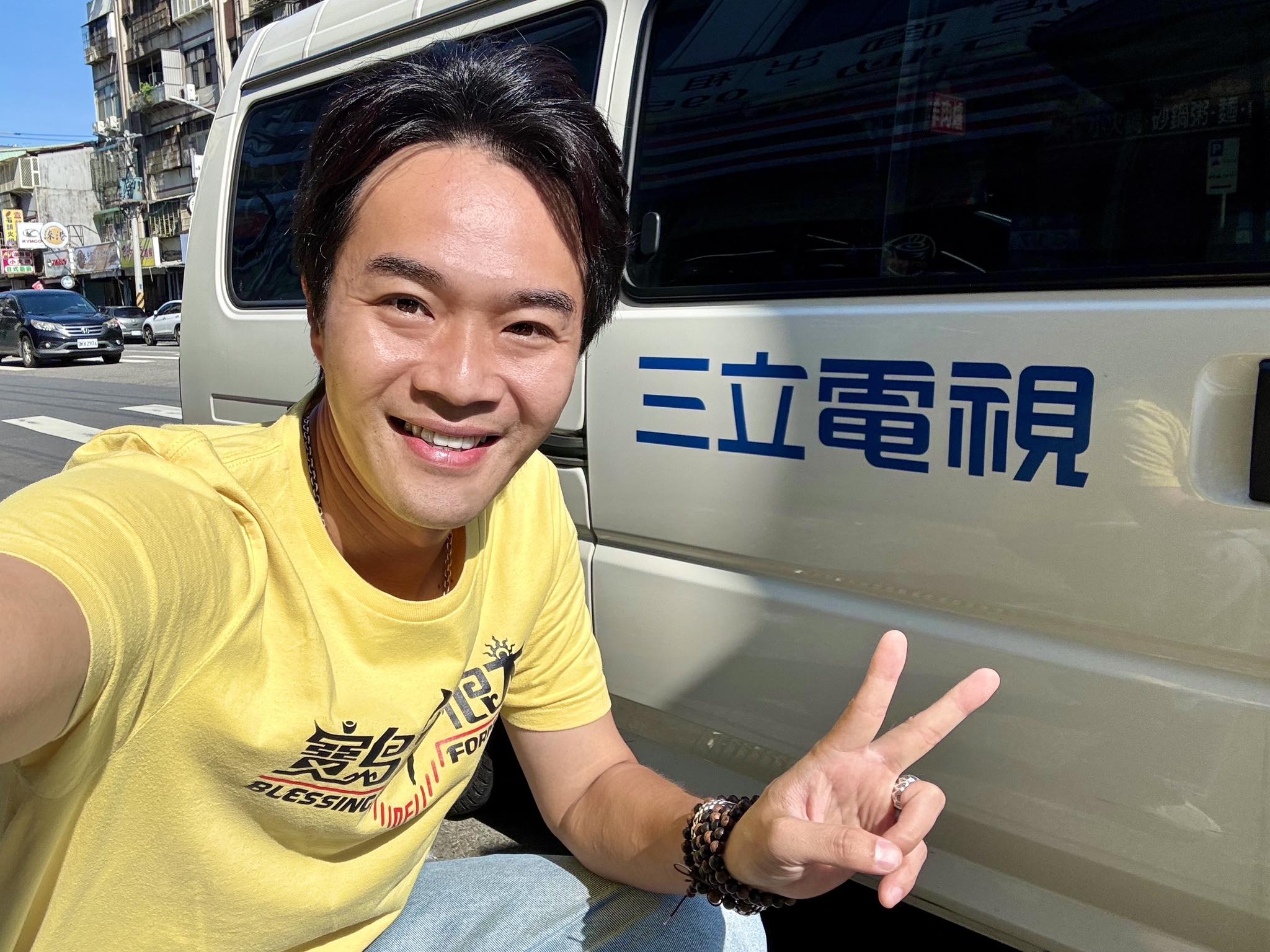錄外景出事！41歲金鐘主持人「皮被燙到掀起」恐怖畫面曝光　一度「大哭大笑」嚇壞：情緒難自控