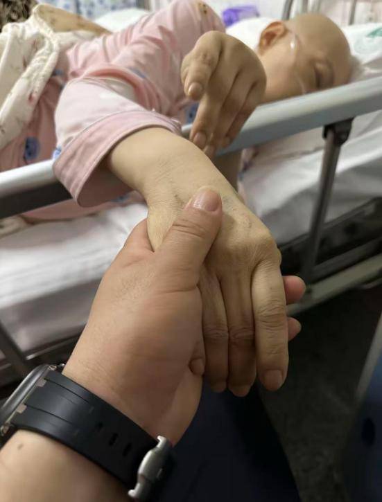 商界大咖悲發訃告！證實「愛妻與世長辭」享年48歲　臨終前「夫妻相守」哽咽：捨不得放手