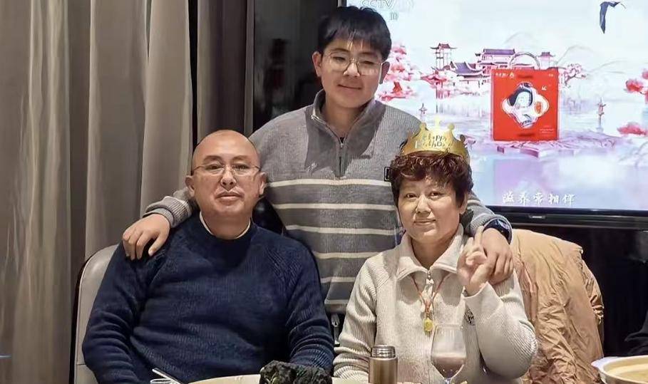 商界大咖悲發訃告！證實「愛妻與世長辭」享年48歲　臨終前「夫妻相守」哽咽：捨不得放手