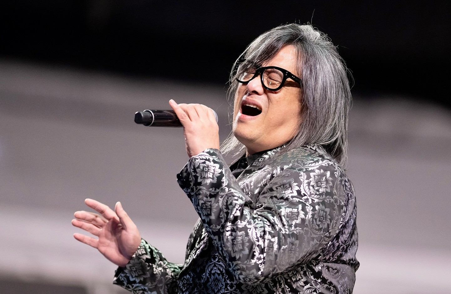 無預警宣布喜訊！台語歌王「首曝光帥兒」有顏又有才　「考一次就上」網讚：虎父無犬子