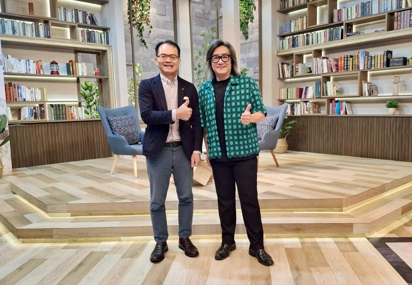無預警宣布喜訊！台語歌王「首曝光帥兒」有顏又有才　「考一次就上」網讚：虎父無犬子