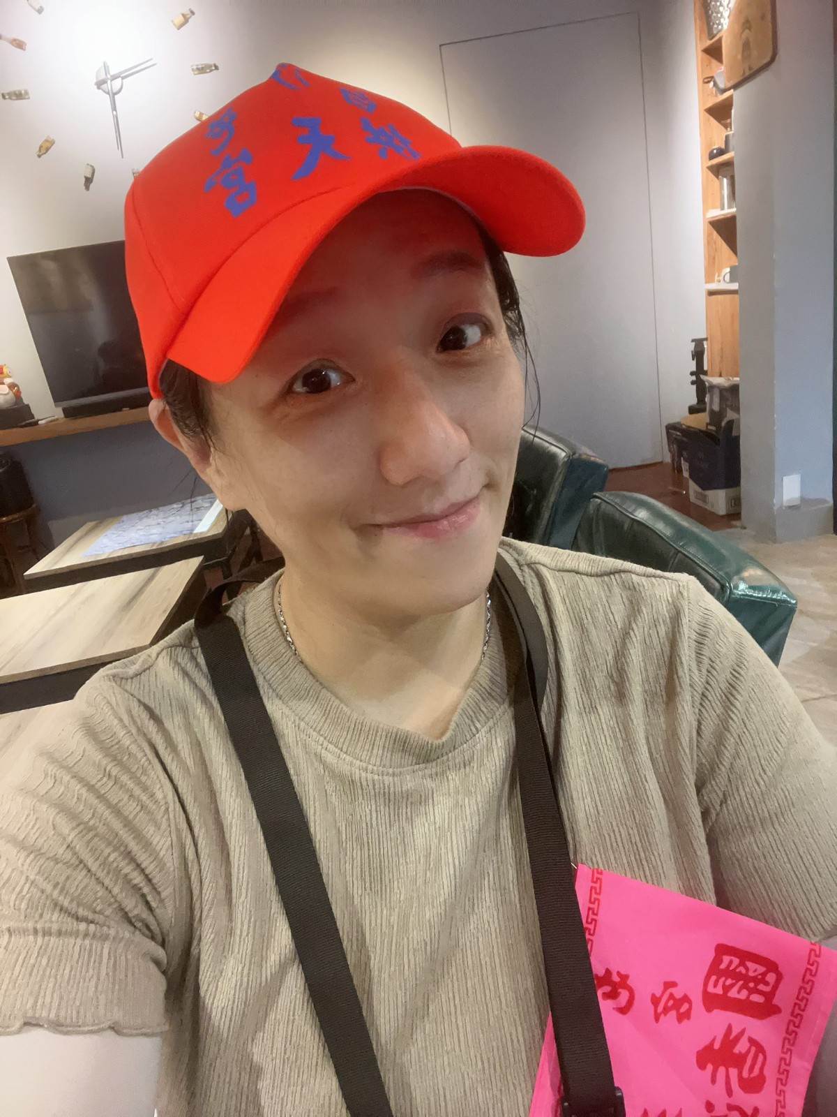 沒人認出她！牛肉麵店員「竟是知名女星」　「素顏穿制服」認了無戲可拍...