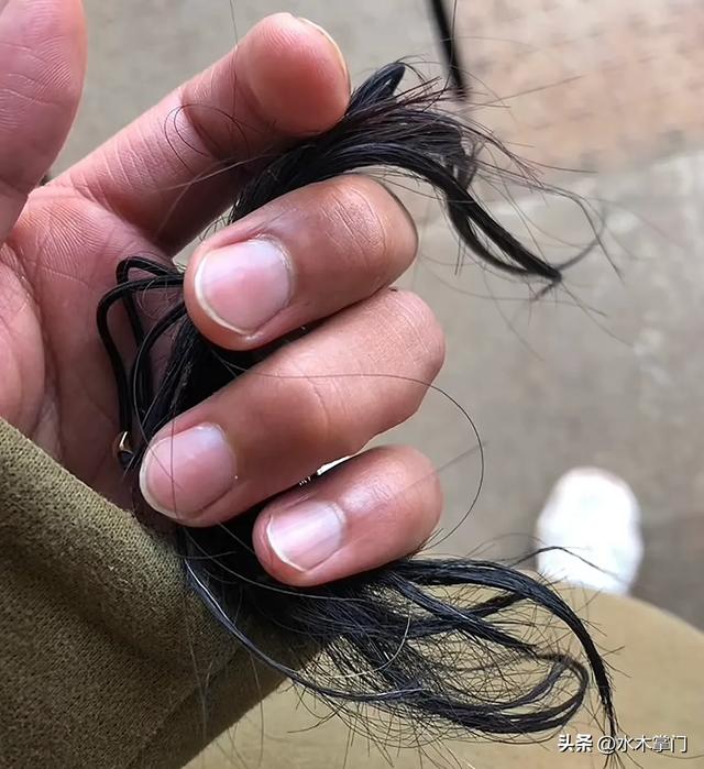 被罵忘恩負義！他要求「執行父親死刑」還拒領骨灰　事後他卻笑了：「媽，我為妳報仇了」