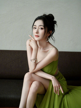 離婚後身價狂飆！38歲戲劇女王「離婚大咖男星」當單親媽　私下被偶遇「穿著大膽超辣」網全戀愛