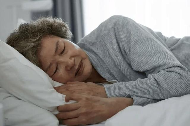 每吃一次，乳癌就離你近一步？醫生：「這5物」是乳癌加速器！