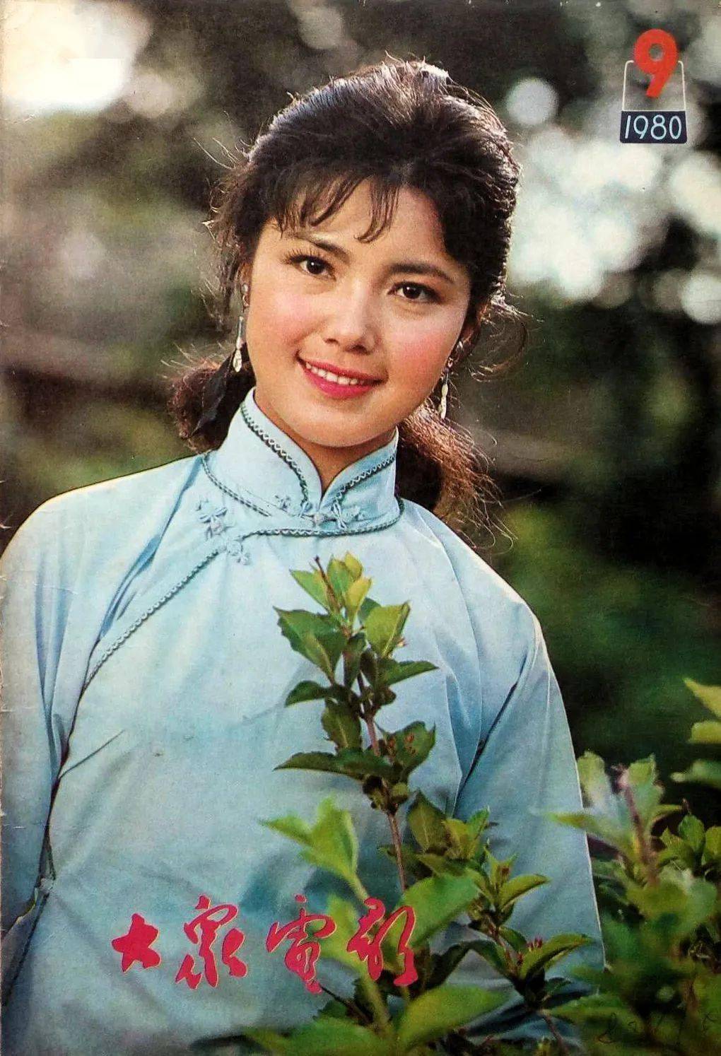 從影壇女神到皇后娘娘！「她確診惡性腫瘤」移居美國　「堅持自然衰老」71歲滿頭白髮