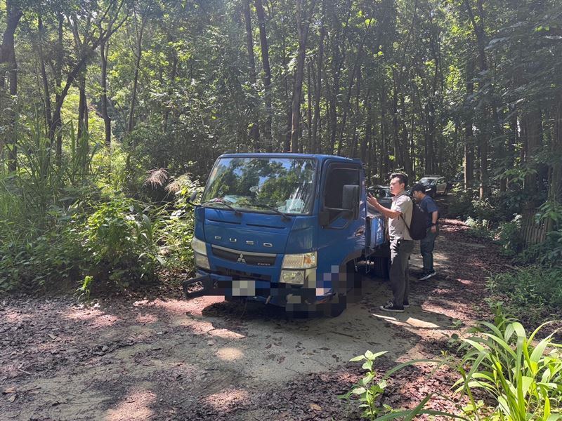 持刀攻擊彩券行女店員！他開車逃逸「不久竟燒傷進加護」　犯案動機曝光