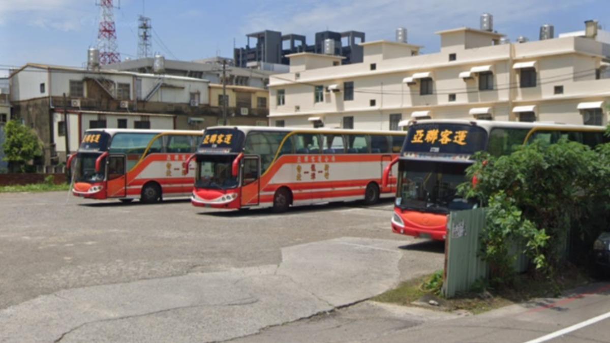營運超過25年！台灣「老牌客運龍頭」驚爆收攤　上千通勤族、學生受衝擊「董事長發聲了」
