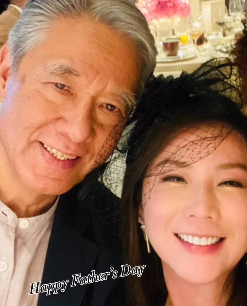 抗癌3年！50歲女星認了「狠斬14年婚姻」　曝離婚原因：「還是撐不住...」