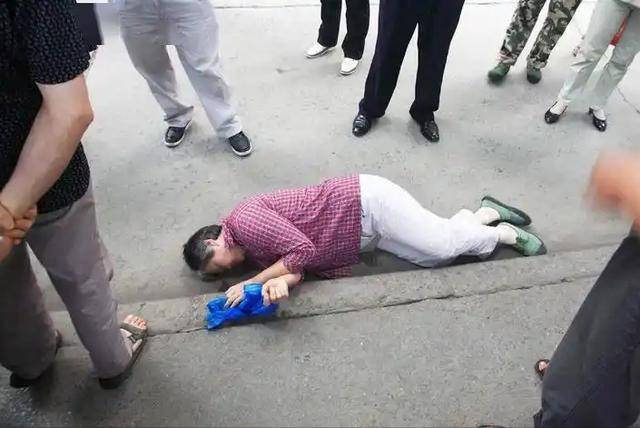 在家突發腦梗！「黃金5分鐘自救法」必須早知道　關鍵時刻能救命