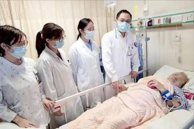 在家突發腦梗！「黃金5分鐘自救法」必須早知道　關鍵時刻能救命