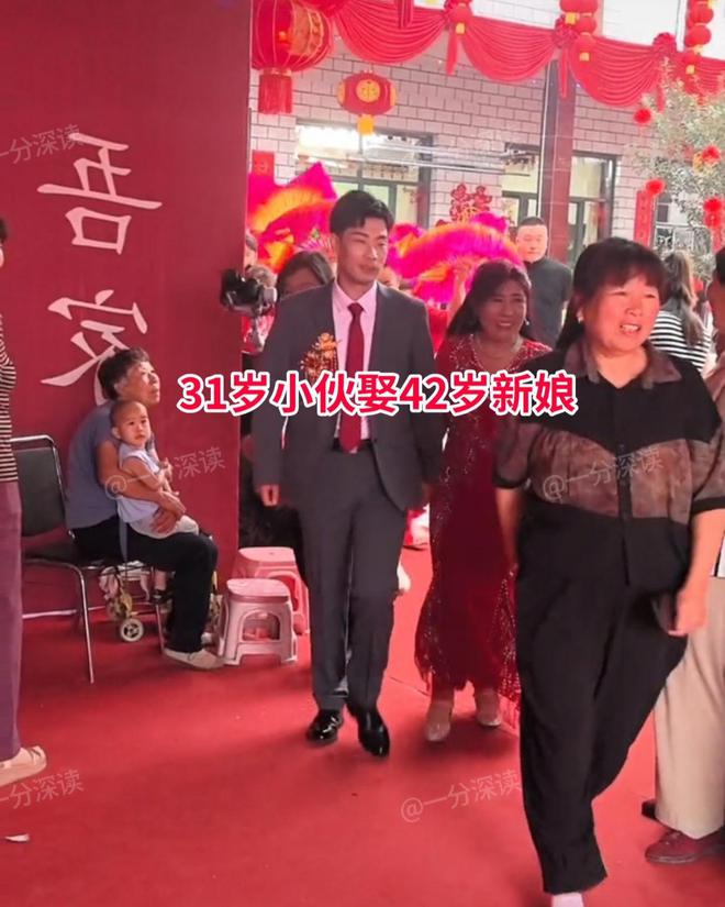確定是真愛？31歲小鮮肉「迎娶42歲新娘」春風得意　當新娘進場「網友卻笑了」：你不想努力了