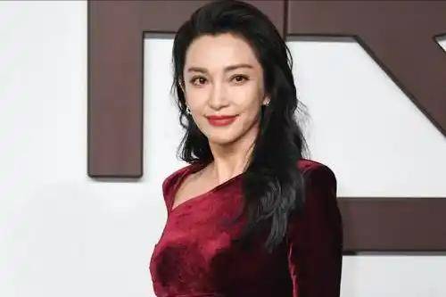 一群凍齡女神！關掉濾鏡後「全場鴉雀無聲」　嚇壞「像骷髏忍了」：但這個真忍不了