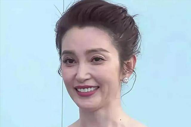 一群凍齡女神！關掉濾鏡後「全場鴉雀無聲」　嚇壞「像骷髏忍了」：但這個真忍不了