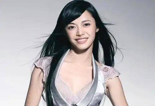 一群凍齡女神！關掉濾鏡後「全場鴉雀無聲」　嚇壞「像骷髏忍了」：但這個真忍不了