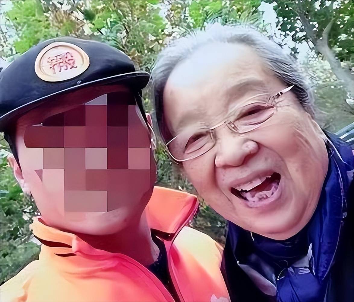 還記得她嗎？89歲資深女星「頭戴圍巾亮相」公開真實身份　網友驚曝「偶遇美談」：太溫暖了