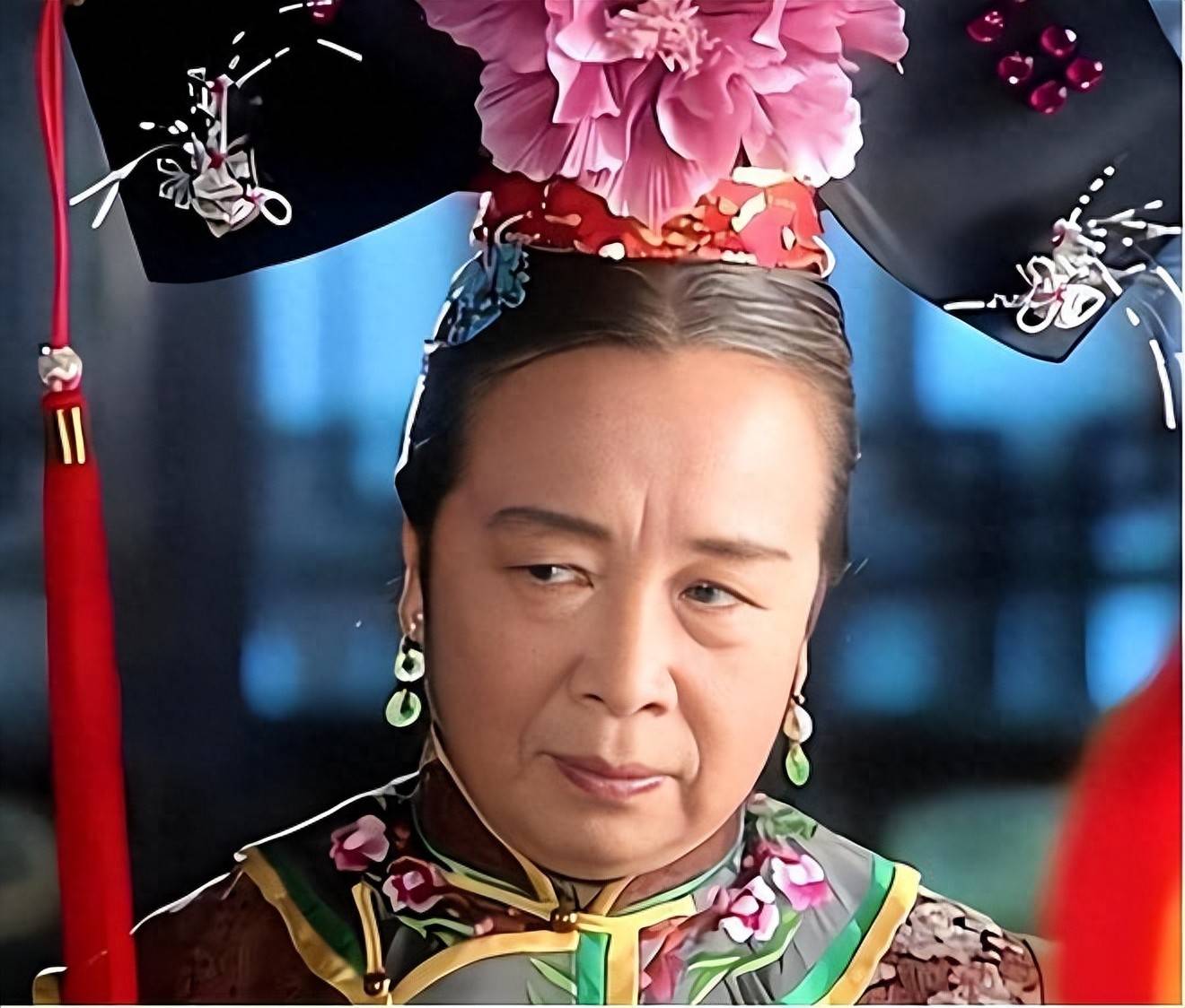還記得她嗎？89歲資深女星「頭戴圍巾亮相」公開真實身份　網友驚曝「偶遇美談」：太溫暖了