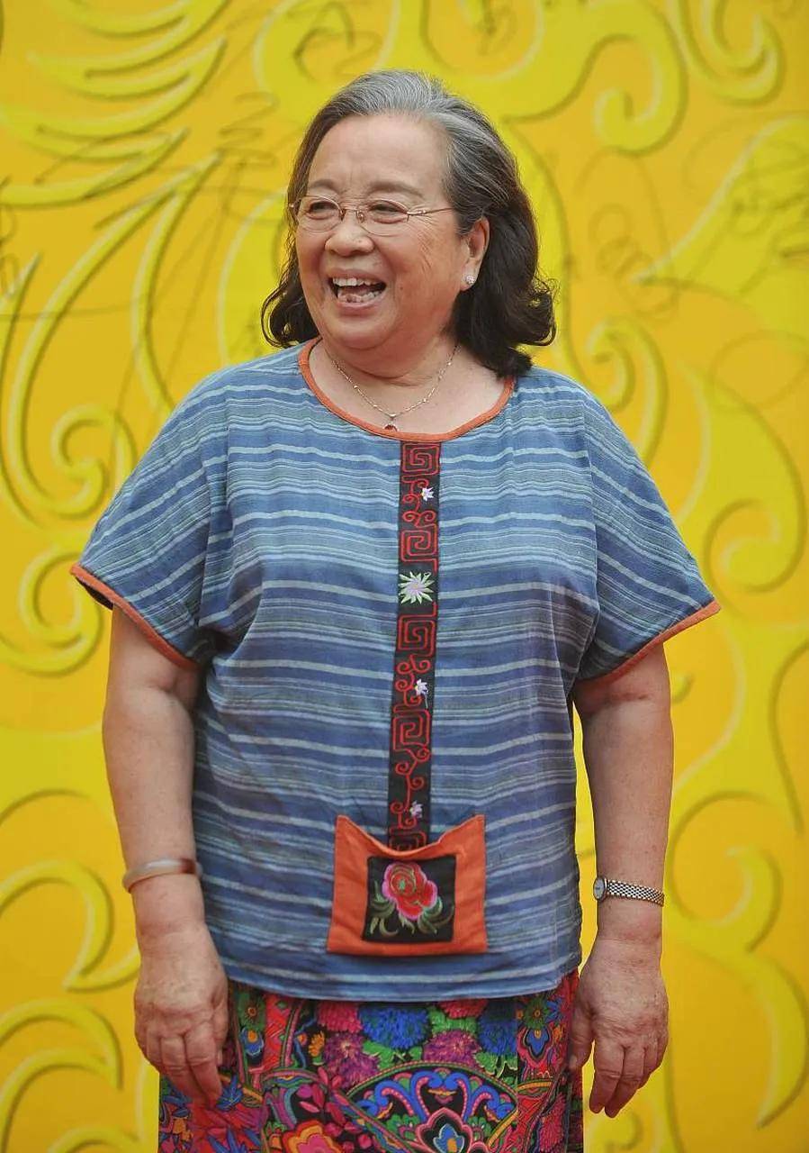 還記得她嗎？89歲資深女星「頭戴圍巾亮相」公開真實身份　網友驚曝「偶遇美談」：太溫暖了